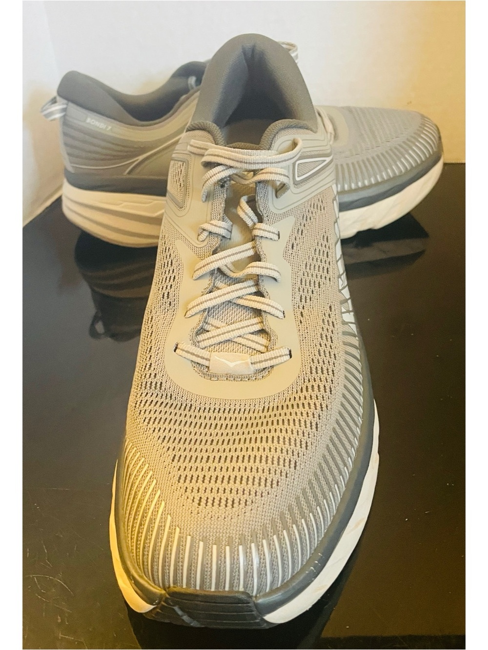 HOKA Bondi 7
Men's Gray Low Top Running Sneakers Lace-Up Size 12.5